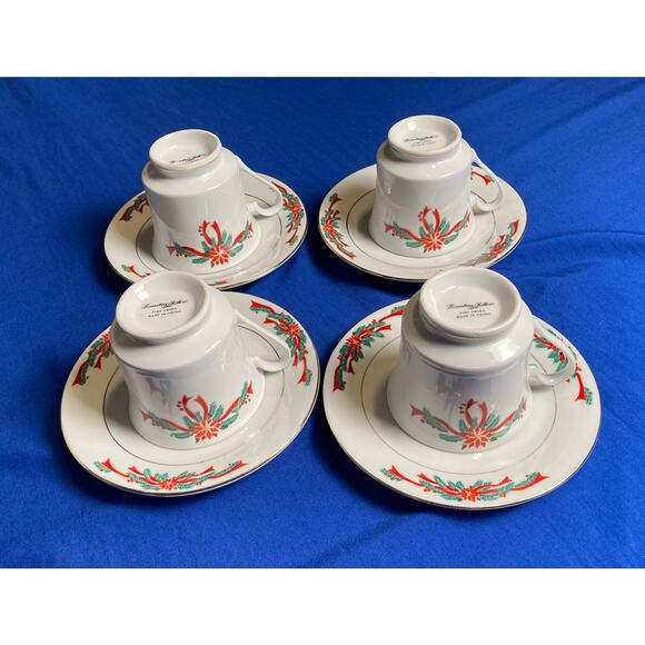 Poinsettia and Ribbons 8 Piece Tea/ Coffe Cup and Plate Set with Storage Case - Picture 1 of 13